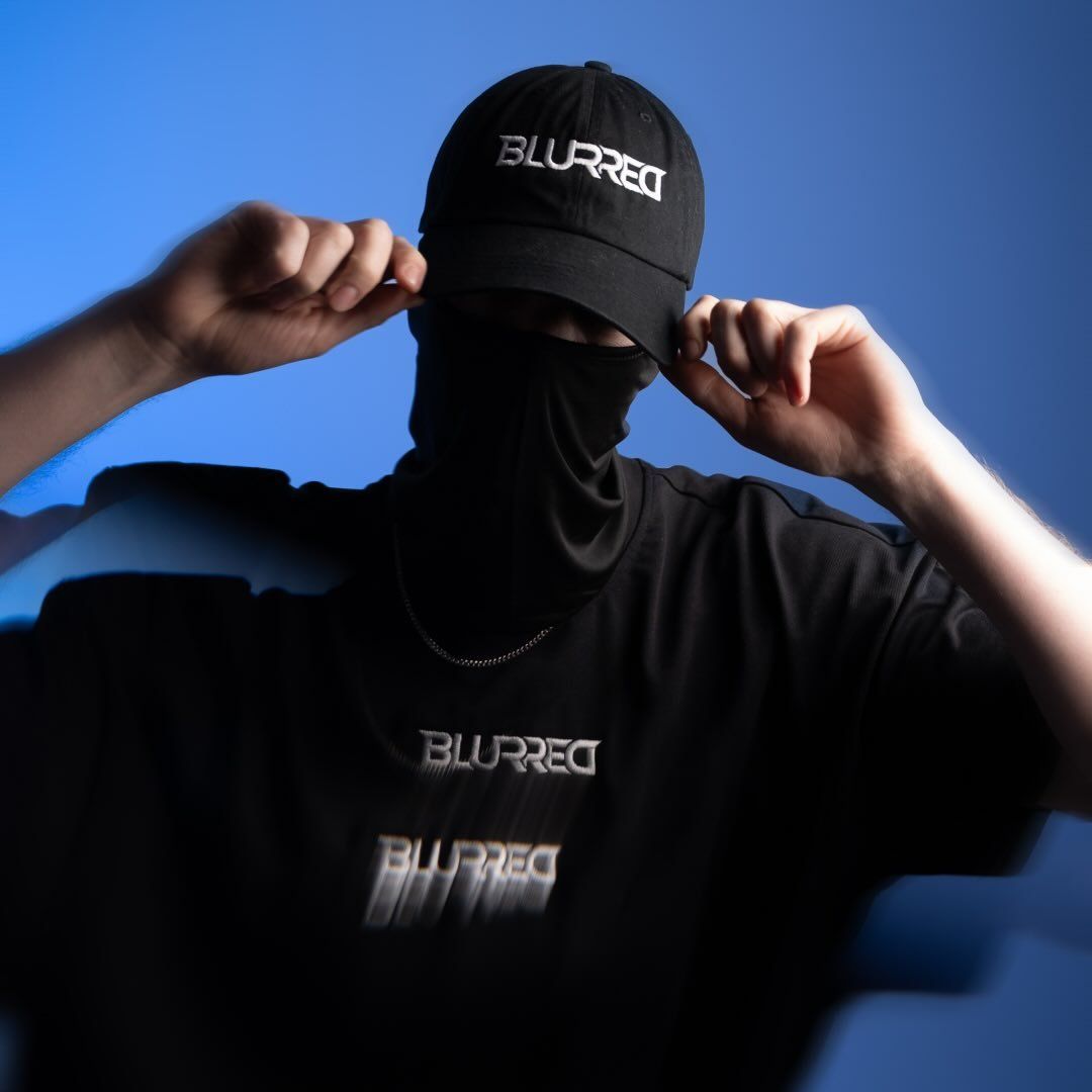 BLURRED MOVEMENT